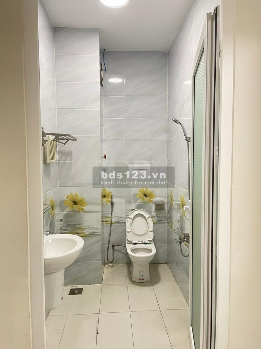 Nhà mặt tiền Trần Hưng Đạo mt 4.5m, dt 23m2, 5 tầng đúc thuận tiện kinh doanh