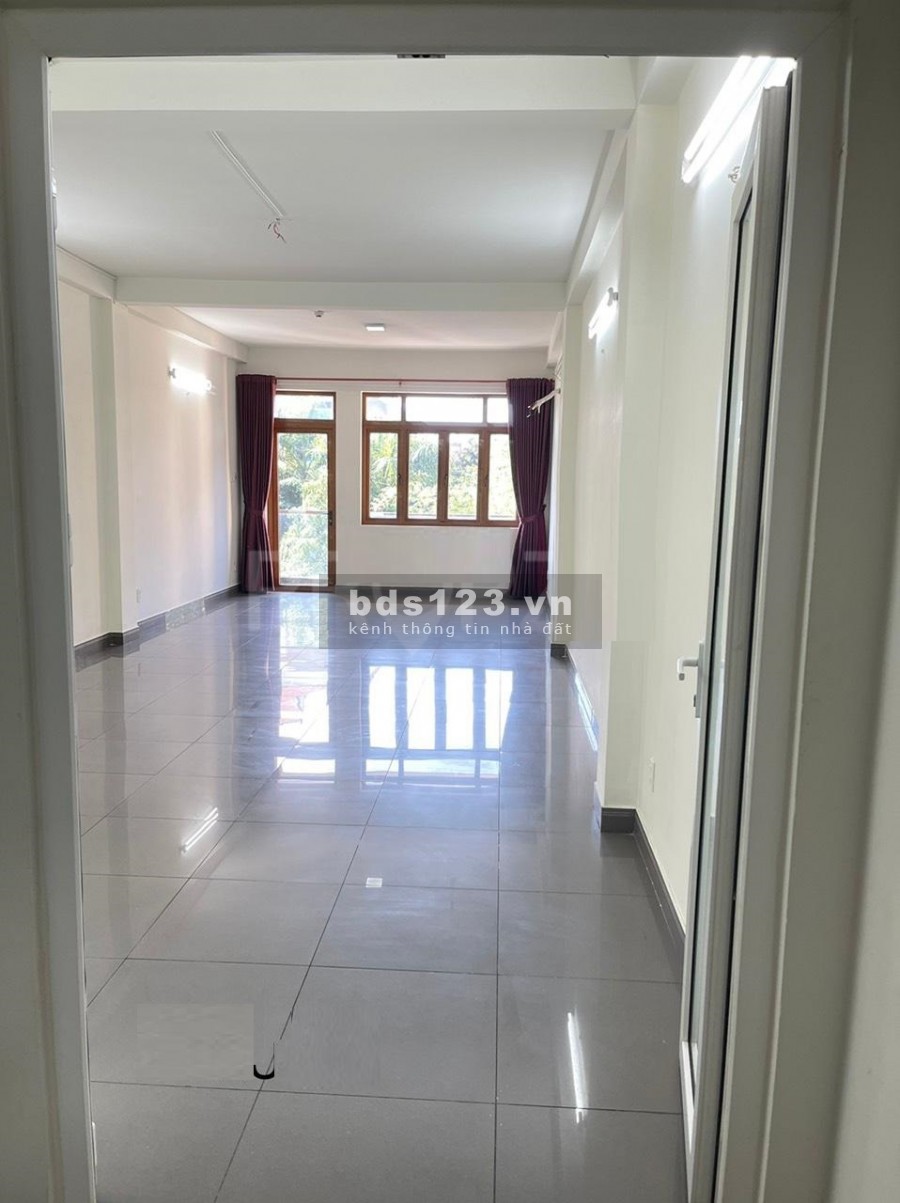 Nhà mặt tiền Trần Hưng Đạo mt 4.5m, dt 23m2, 5 tầng đúc thuận tiện kinh doanh