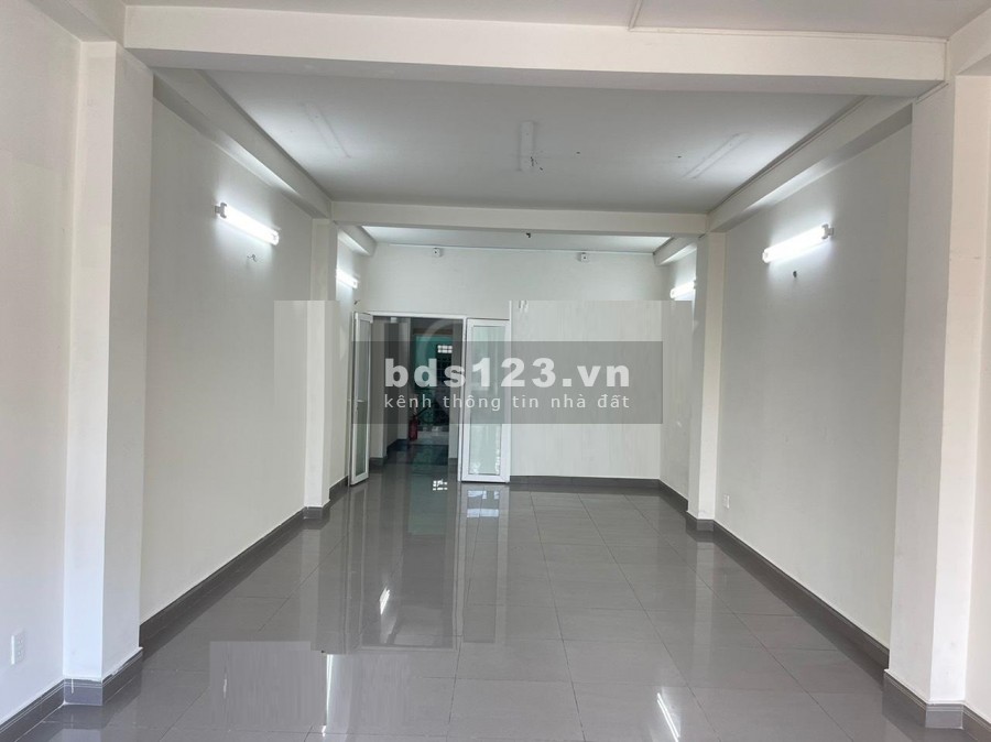 Nhà mặt tiền Trần Hưng Đạo mt 4.5m, dt 23m2, 5 tầng đúc thuận tiện kinh doanh