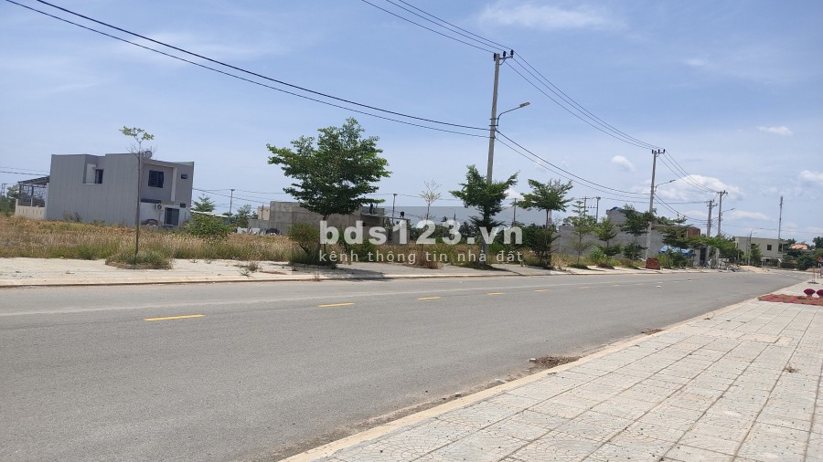 Cần tiền đáo hạn ngân hàng bán nhanh lô đất giá 9.7 triệu/m2, pháp lí đầy đủ, tiện ích xung quanh đủ