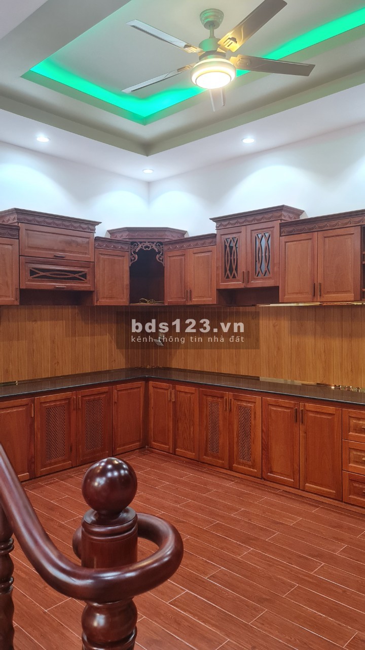 Nhà đẹp gần trung tâm giá tốt bán nhanh mùa dịch sổ hồng chính chủ, bàn giao ở ngay