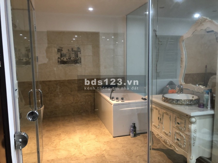 Bán nhà Miếu 2 Xã có sân cổng riêng 2 mặt thoáng rộng rãi vị trí đắc địa, sổ sẵn chính chủ