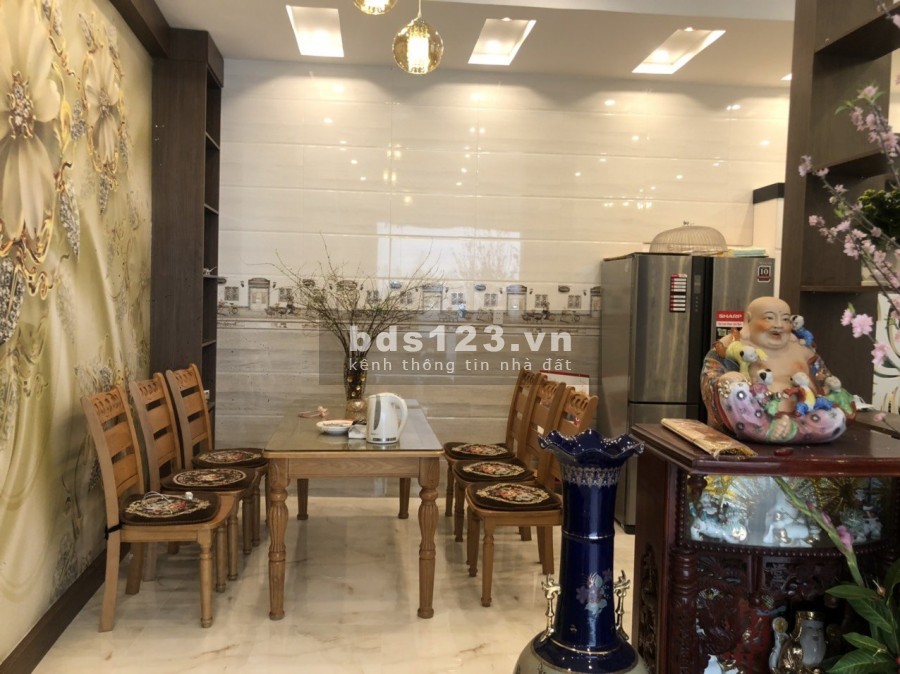 Bán nhà Miếu 2 Xã có sân cổng riêng 2 mặt thoáng rộng rãi vị trí đắc địa, sổ sẵn chính chủ