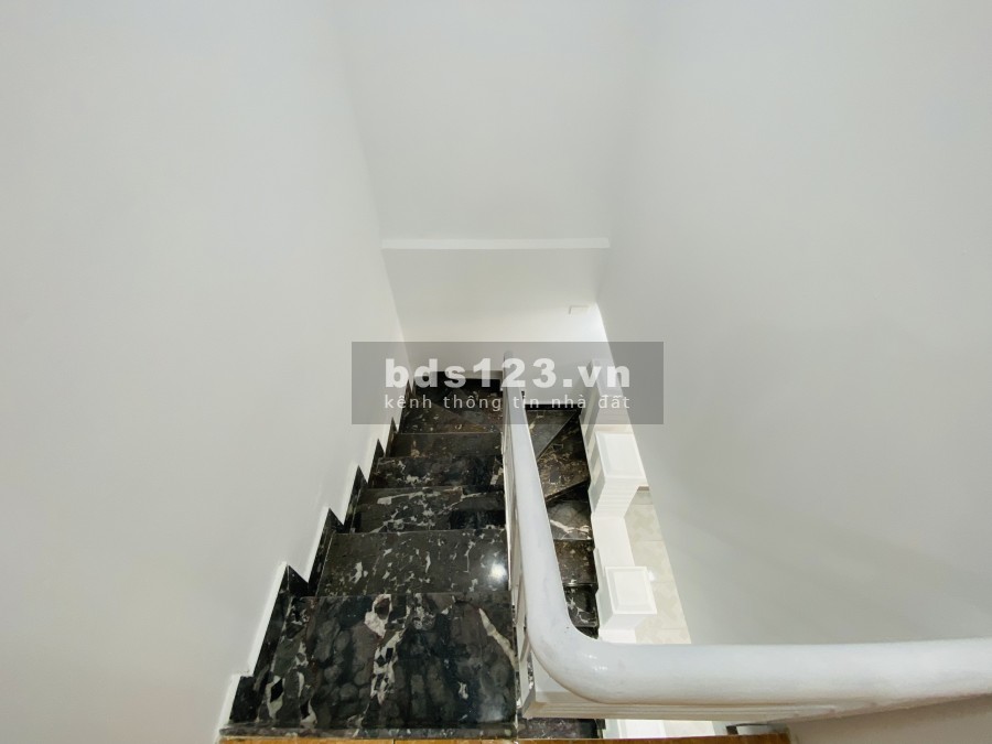 Chính chủ cần tiền bán gấp căn nhà 2 tầng trong ngõ Đằng Hải dtsd 36m2 giá bán 779 triệu
