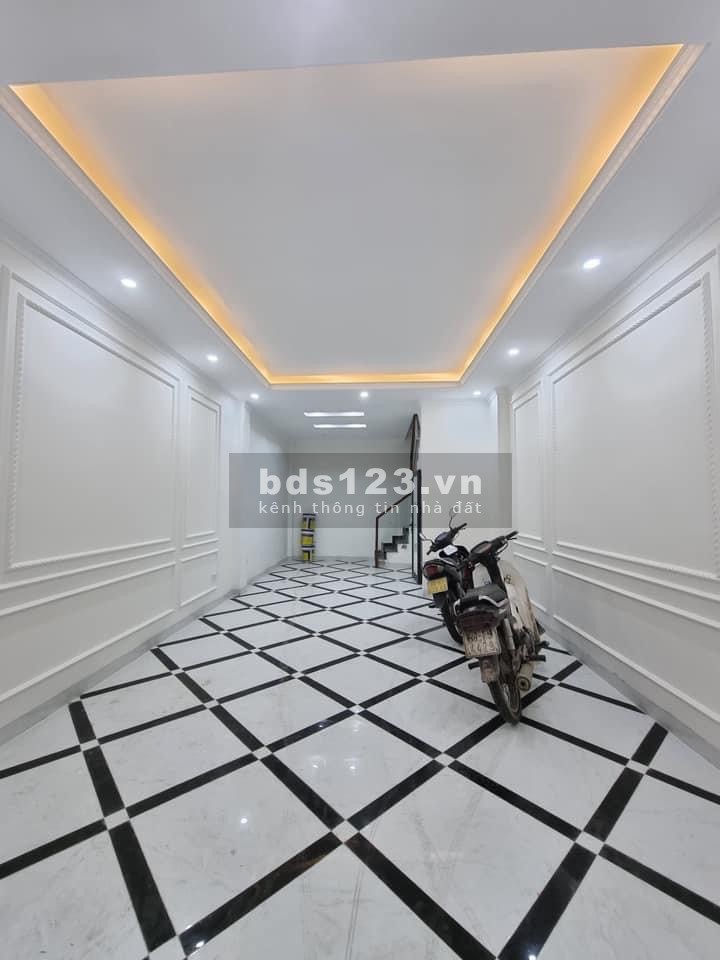 Nhà Khương Đình, nhỉnh 5 tỷ, đúc 5 tầng, diện tích sử dụng 40m2, vài phút ra Ngã Tư Sở