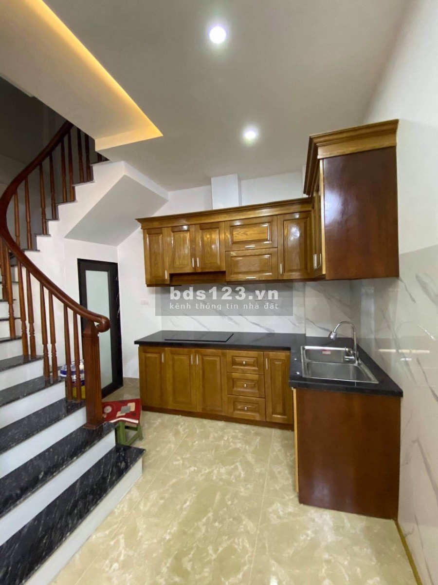 Bán gấp Phú Diễn Bắc Từ Liêm dtsd 33m2 5 tầng mt 4.62m, giá 3.6 tỷ, nhà mới ở luôn