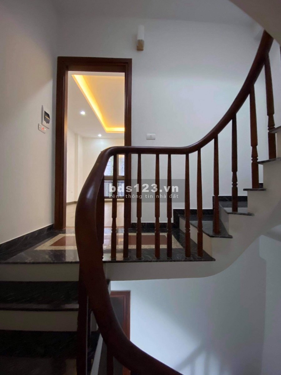 Bán gấp Phú Diễn Bắc Từ Liêm dtsd 33m2 5 tầng mt 4.62m, giá 3.6 tỷ, nhà mới ở luôn