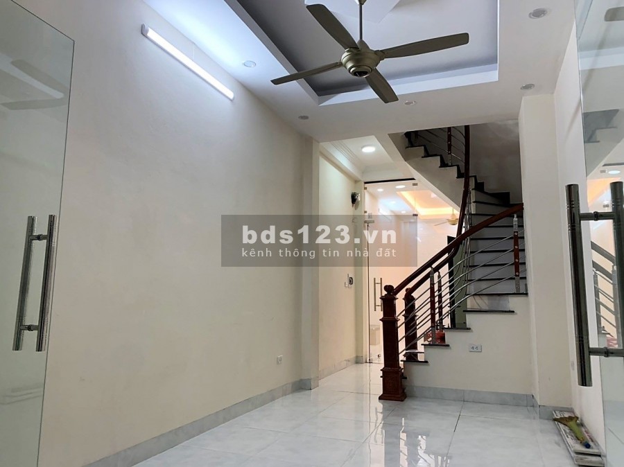 Bán nhà Minh Khai Quận Hai Bà Trưng, dt 40m2, 5 tầng, giá 5x tỷ, gần phố ngõ ô tô, tiện kd