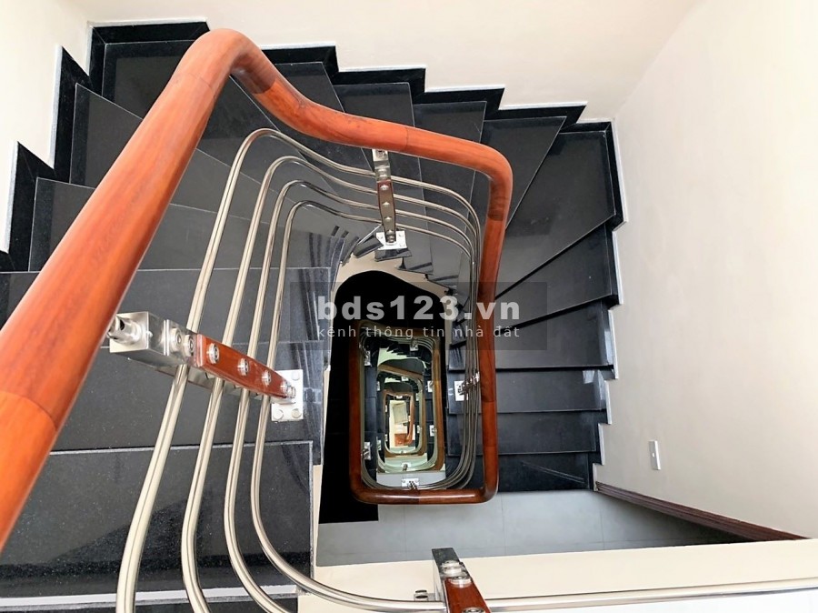 Bán nhà Minh Khai Quận Hai Bà Trưng, dt 40m2, 5 tầng, giá 5x tỷ, gần phố ngõ ô tô, tiện kd