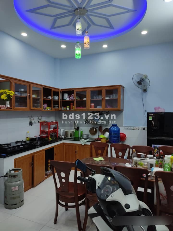 Bán nhà đường Văn Cao, Tân Phú, diện tích 48m2, giá 3 tỷ 800tr, liên hệ 0794722843