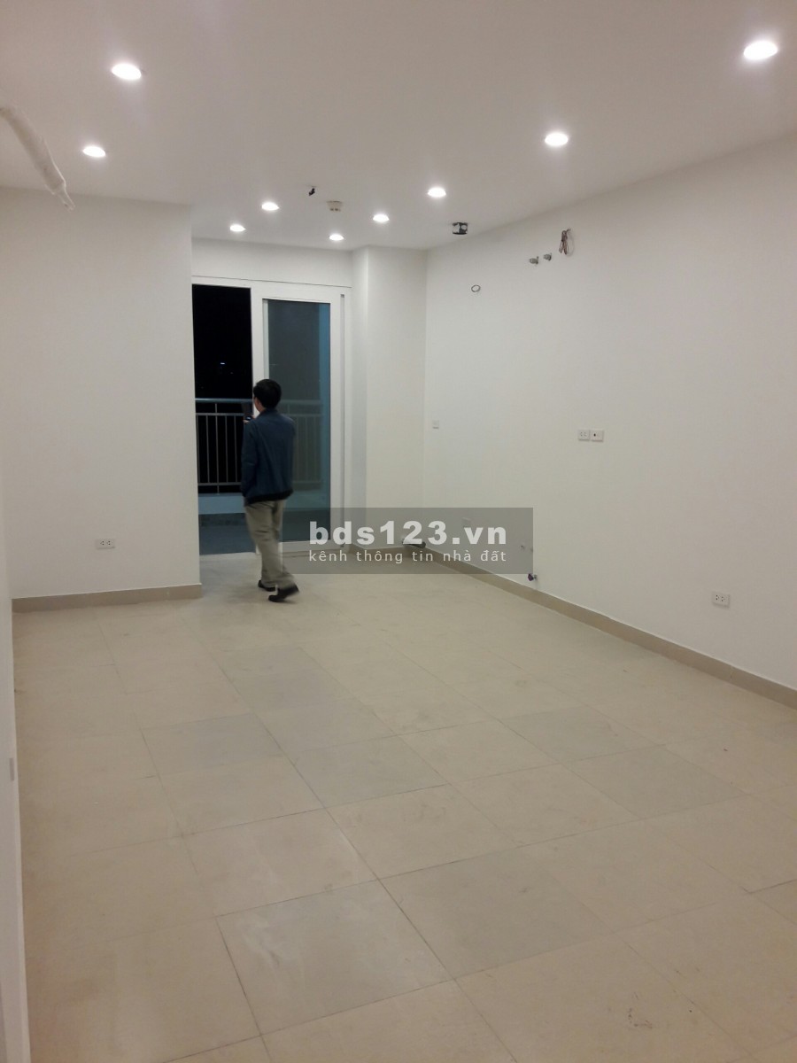 Bán căn hộ 71m2 tòa 60 Hoàng Quốc Việt - tầng trung - giá 36tr/m2 - bao sổ đỏ