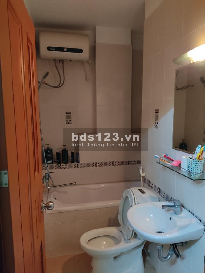 Bán nhà đường Văn Cao, Tân Phú, diện tích 48m2, giá 3 tỷ 800tr, liên hệ 0794722843