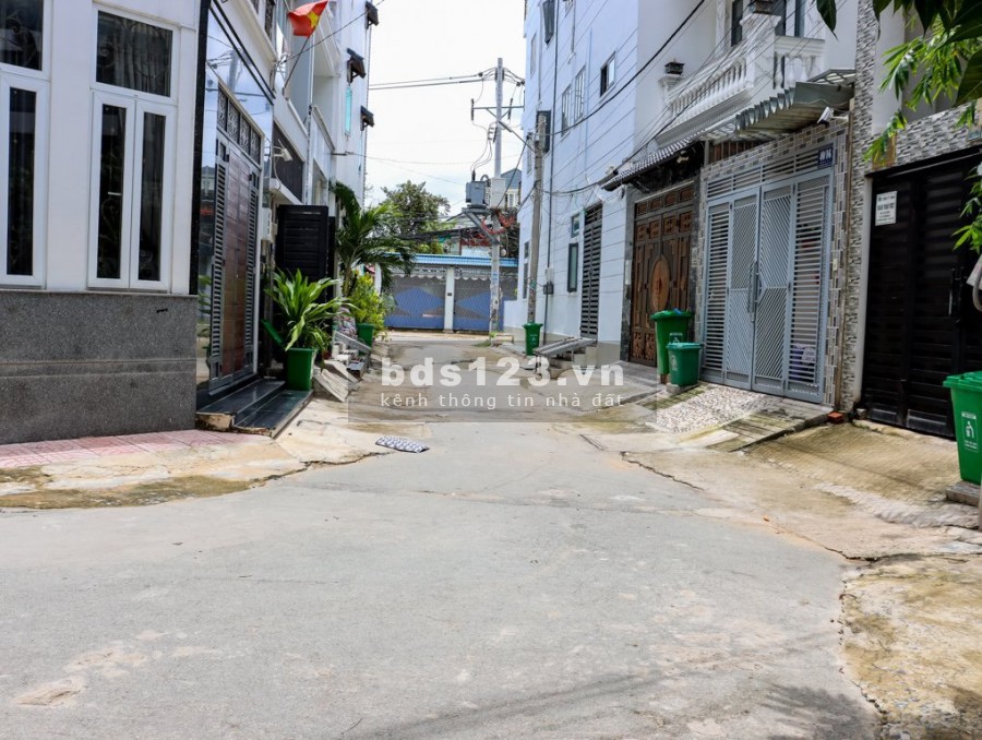 Bán căn nhà trung tâm Hiệp Bình Chánh TP Thủ Đức DTSD 255m2 5 tầng, sổ Hồng Riêng