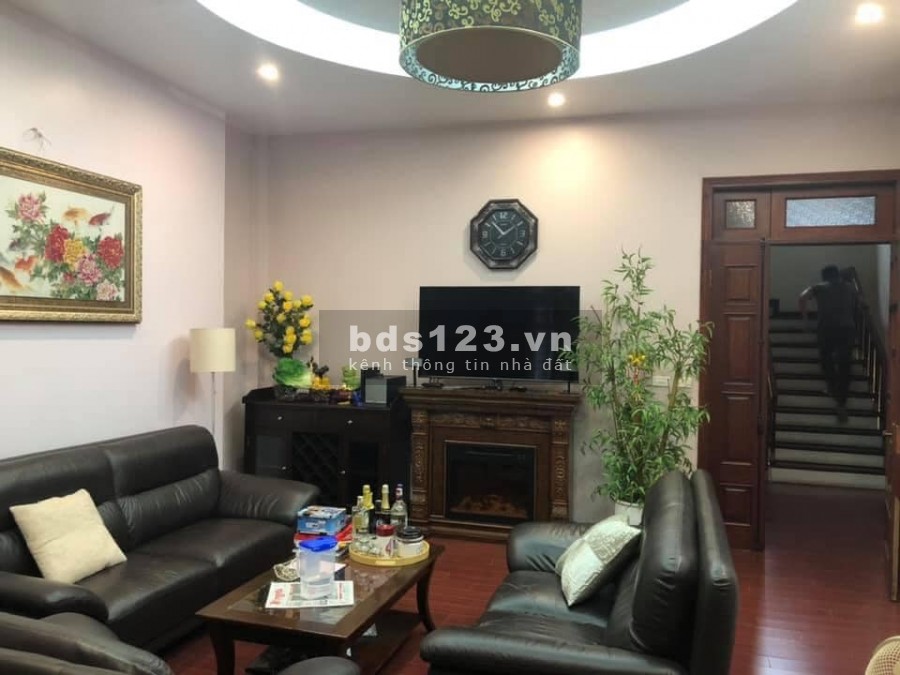 Phân lô Vip Hoàng Cầu ô tô tránh vào nhà kinh doanh 2 mặt…