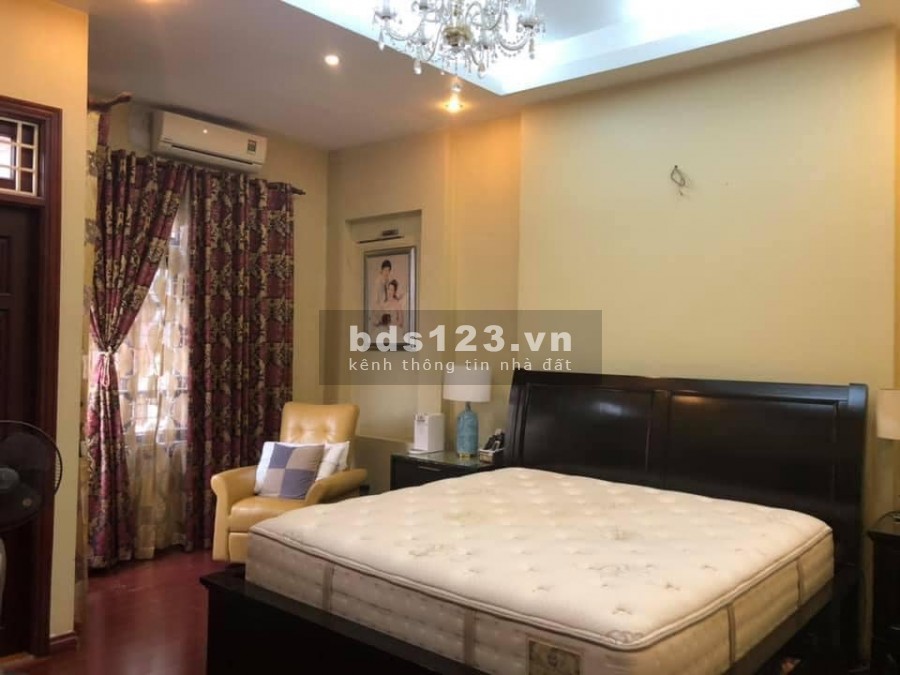 Phân lô Vip Hoàng Cầu ô tô tránh vào nhà kinh doanh 2 mặt…