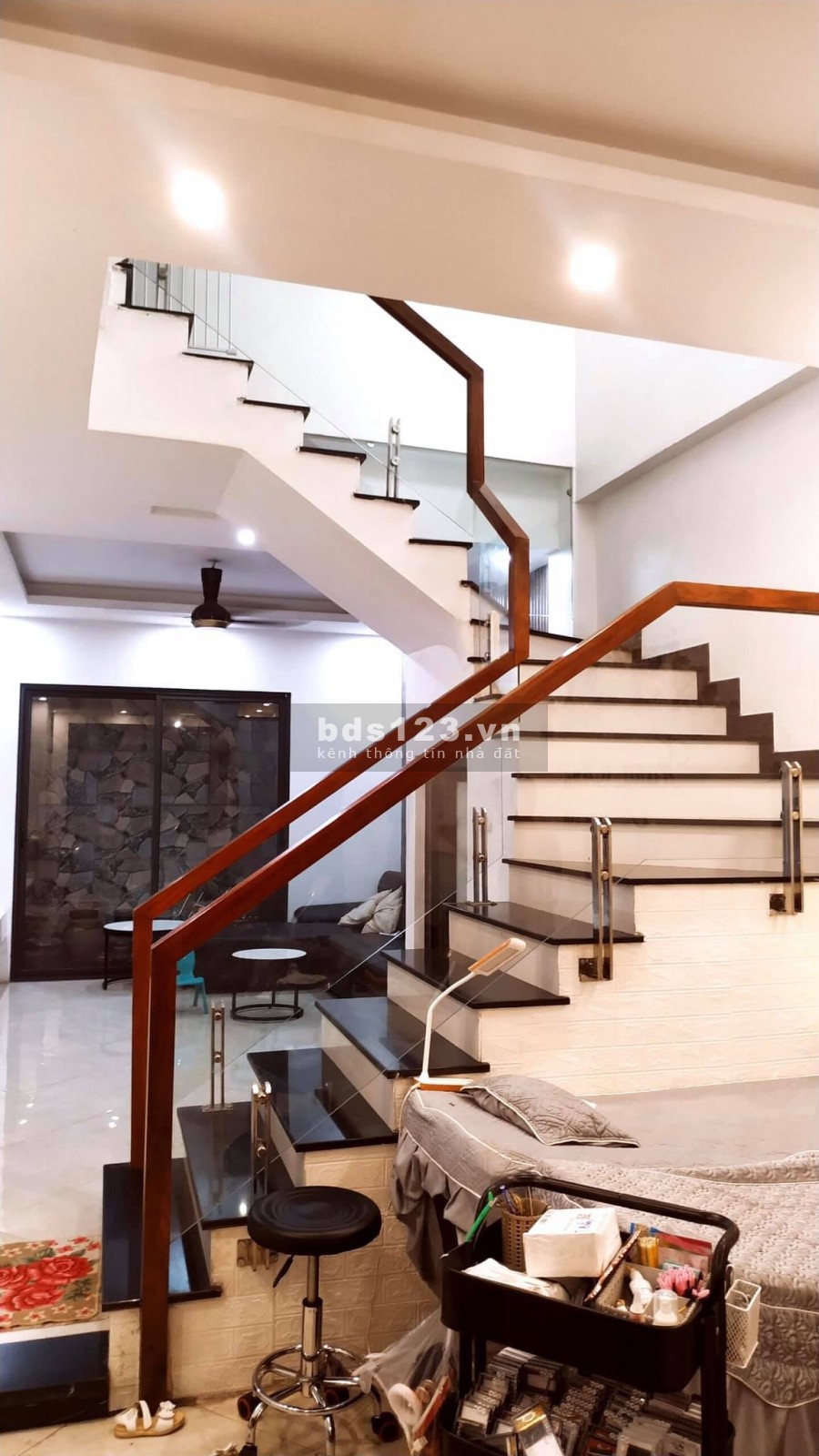 Bán nhà nguyên căn Hoa Hậu Nguyễn Khánh Toàn Cầu Giấy, dtsd 54m2, 5 tầng, mt 5m, giá 6.4 tỷ