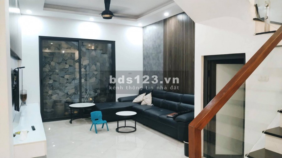 Bán nhà nguyên căn Hoa Hậu Nguyễn Khánh Toàn Cầu Giấy, dtsd 54m2, 5 tầng, mt 5m, giá 6.4 tỷ