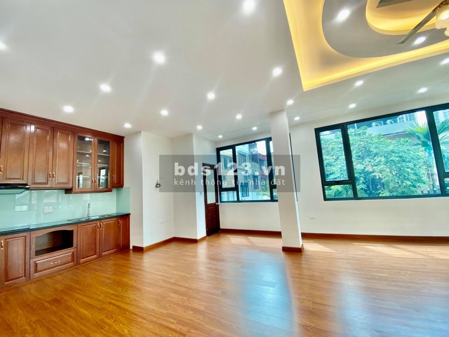 Nhà thiết kế đẹp lô góc 2 mặt thoáng nở hậu 40m ô to đỗ cửa vài bước chân ra hồ
