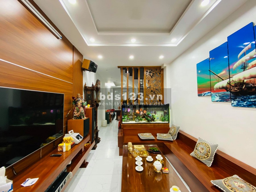 Mặt ngõ ô tô, mặt hồ Kim Đồng diện tích sử dụng 54m2 5 tầng mặt tiền 3,4m giá 8.8 tỷ