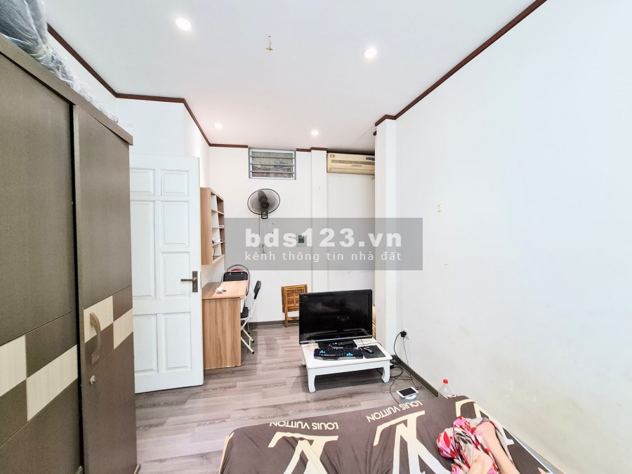 Bán nhà. rẻ đẹp nhà mới trung tâm Quận Hoàng Mai, diện tích 32m2, 5 tầng giá chỉ 2.2 tỷ