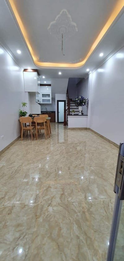 Bán Nhà Trần Thái Tông 33m2 giá 4.5 tỷ- Nhà mới, gần ô tô- giao thông thuận tiện.
