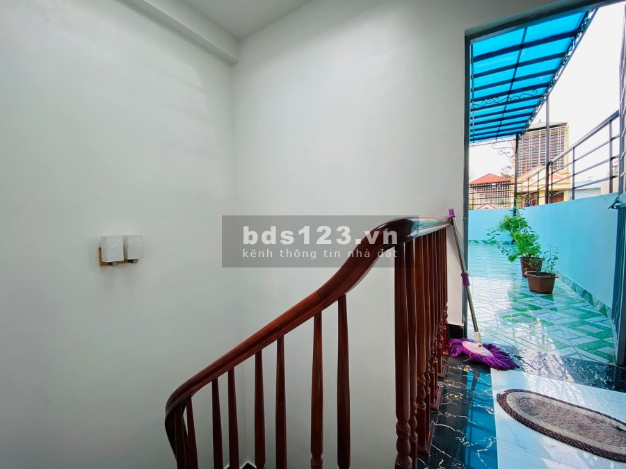 Mặt ngõ ô tô, mặt hồ Kim Đồng diện tích sử dụng 54m2 5 tầng mặt tiền 3,4m giá 8.8 tỷ