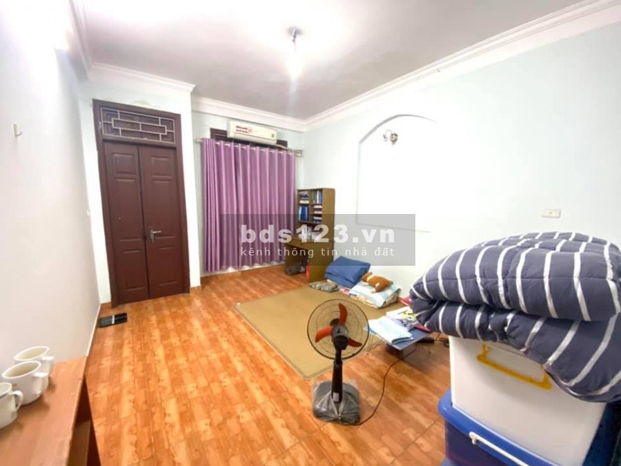 Bán nhà Đê La Thành. Sát phố, ô tô. Nhà đẹp. Xách đồ ở luôn 26m2 giá 2.35 tỷ