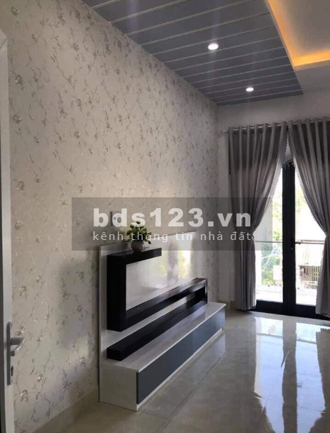 Bán nhà Nguyễn Khang ngõ rộng diện tích sử dụng 40m2 đúc 4 tầng, mặt tiền 5m, lhcc