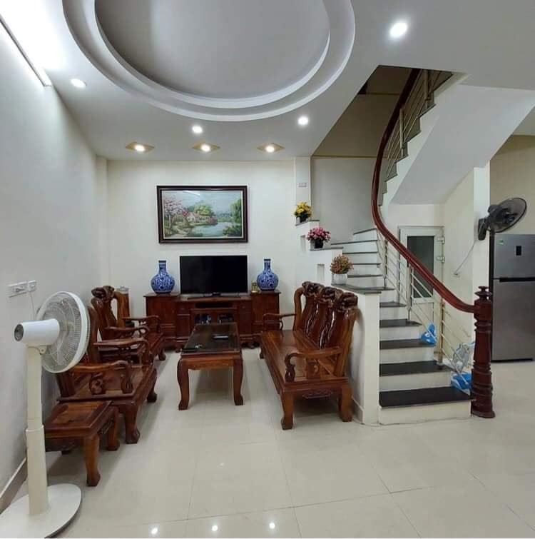 Bán nhà đường Láng Đống Đa gần Ngã tư sở 5 tầng mặt tiền 4m 3.24 tỷ 0902224679
