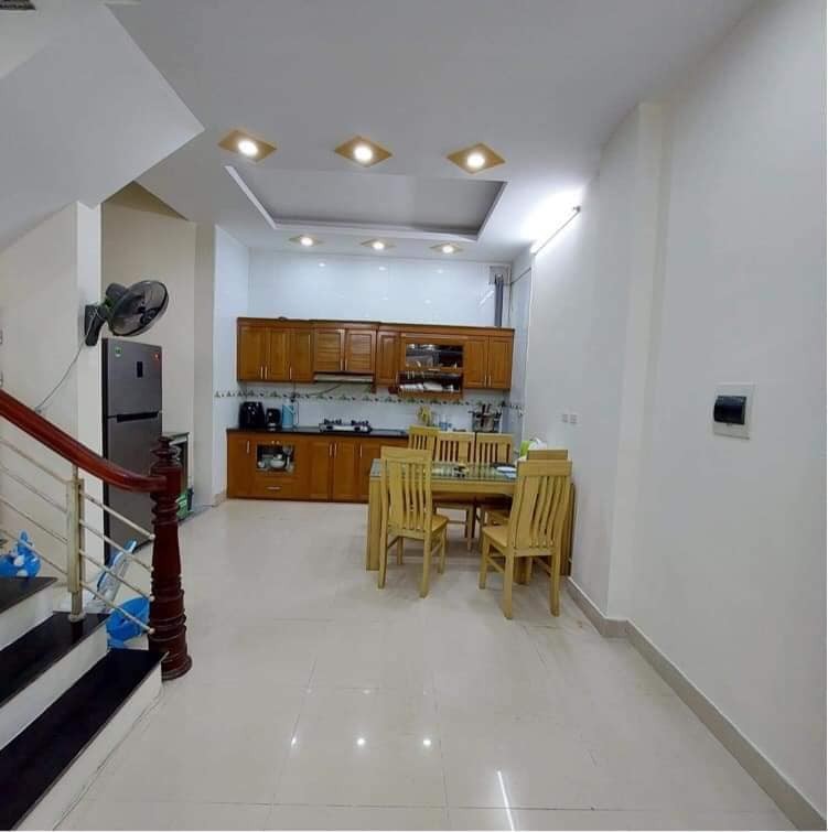 Bán nhà đường Láng Đống Đa gần Ngã tư sở 5 tầng mặt tiền 4m 3.24 tỷ 0902224679