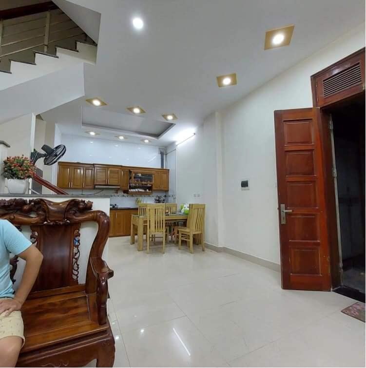 Bán nhà đường Láng Đống Đa gần Ngã tư sở 5 tầng mặt tiền 4m 3.24 tỷ 0902224679