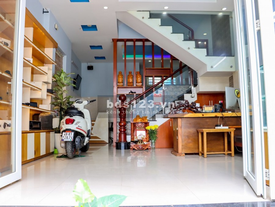 Bán căn nhà trung tâm Hiệp Bình Chánh TP Thủ Đức DTSD 255m2 5 tầng, sổ Hồng Riêng