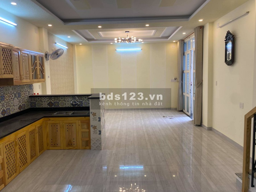 Bán nhà đẹp 6.5 tỷ, 3 tầng lầu. Hẻm xe hơi Lê Quang Định, 52m2 (5.2 x dài 10m).
