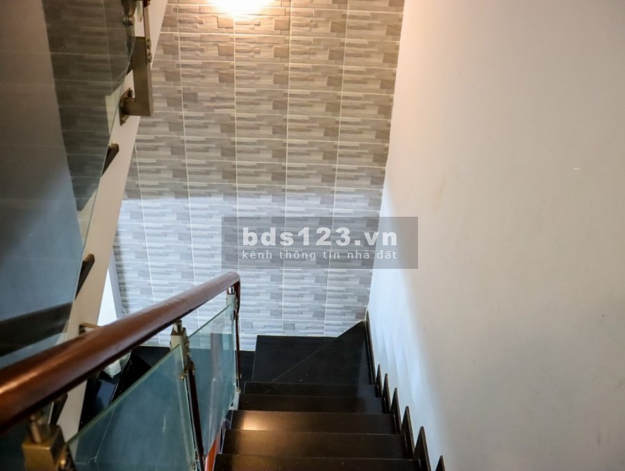 Bán căn nhà trung tâm Hiệp Bình Chánh TP Thủ Đức DTSD 255m2 5 tầng, sổ Hồng Riêng