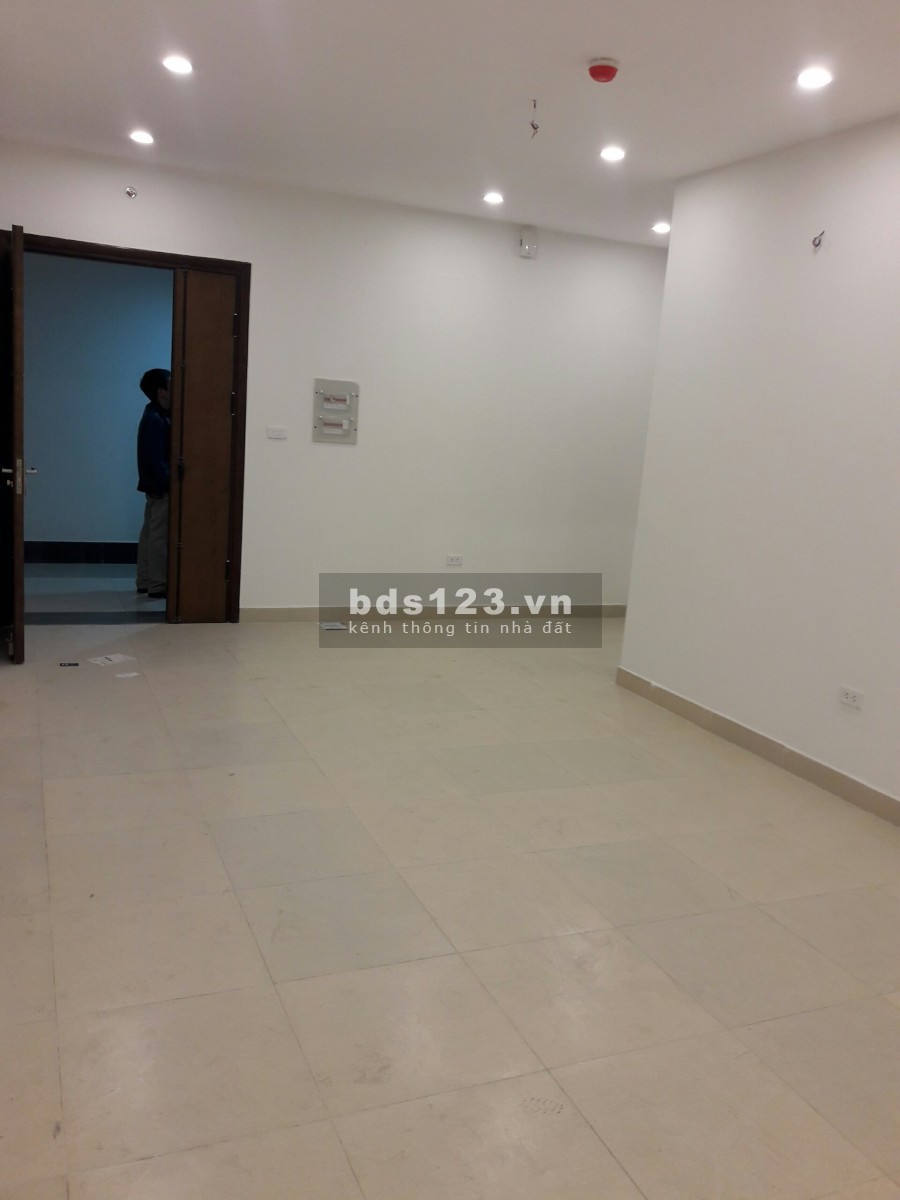Bán căn hộ 71m2 tòa 60 Hoàng Quốc Việt - tầng trung - giá 36tr/m2 - bao sổ đỏ
