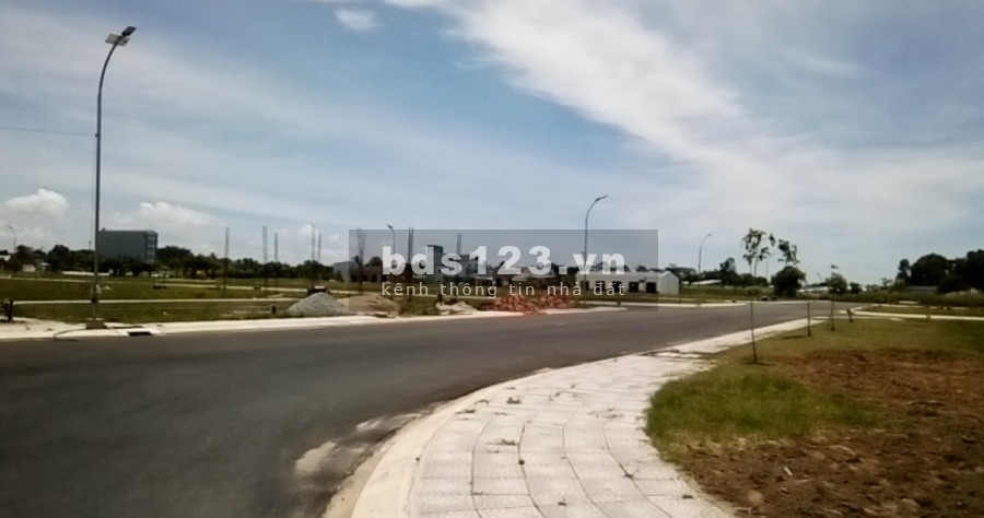 Đất nền Nằm ngay trung tâm thành phố vị trí đẹp diện tích 77m2, giá tốt đầu tư, thổ cư 100%