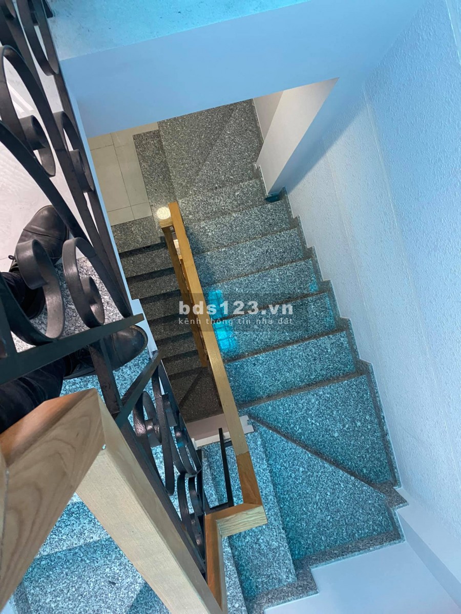 Bán nhà đẹp 6.5 tỷ, 3 tầng lầu. Hẻm xe hơi Lê Quang Định, 52m2 (5.2 x dài 10m).