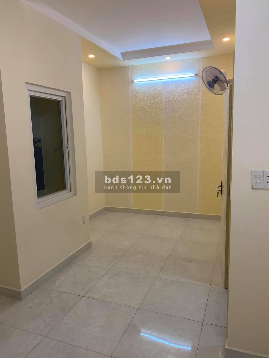 Bán nhà đẹp 6.5 tỷ, 3 tầng lầu. Hẻm xe hơi Lê Quang Định, 52m2 (5.2 x dài 10m).