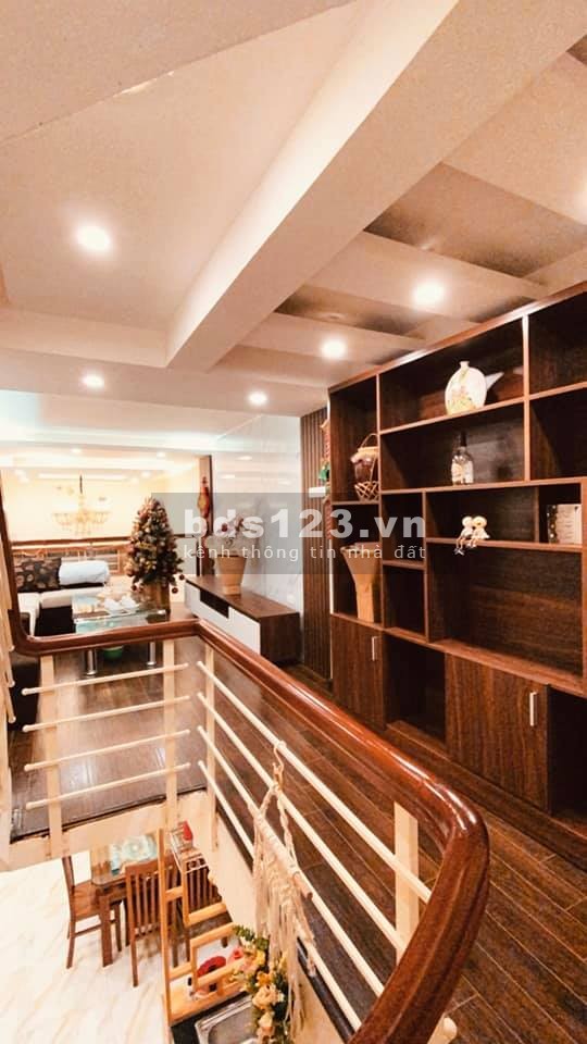 Nhà 5 tầng, Cầu Giấy diện tích sử dụng 47m2 - 20m ra ô tô 1 tấn chạy tít, lh 0962922738