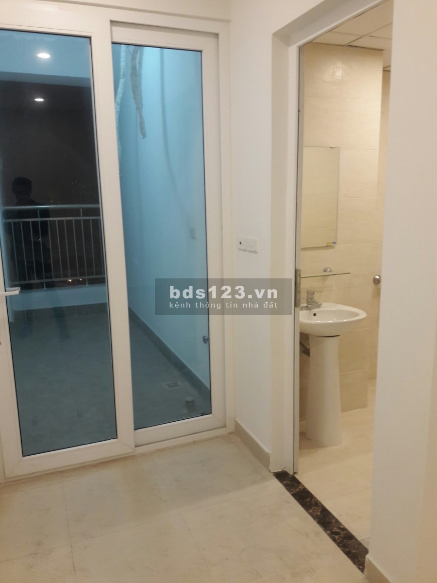 Bán căn hộ 71m2 tòa 60 Hoàng Quốc Việt - tầng trung - giá 36tr/m2 - bao sổ đỏ