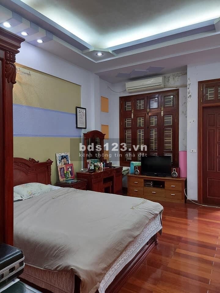 Bán nhà phân lô Nguyễn Văn Cừ vị trí đắc địa ga ra ô tô, 45m2, 5 tầng, giá bán 4,5 tỷ
