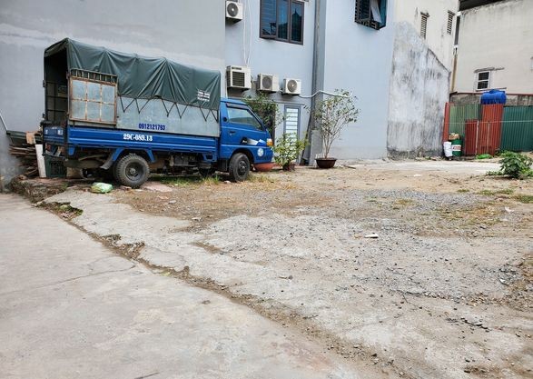 Cần bán đất phố Nguyễn Sơn Quận Long Biên dtsd 285m2 mặt tiền 15m giá bán 10,5 tỷ