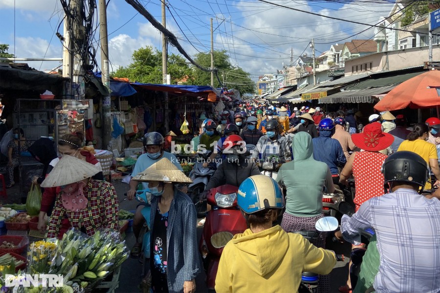 Bán nhà nguyên căn kết cấu 1 trệt, 1 lầu, mặt tiền đường Tỉnh Lộ 10, cách Cầu Xáng