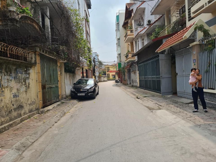 Bán nhà phố Nguyễn Sơn - Nguyễn Văn Cừ 111m2, Mt 7.2m, an sinh đỉnh cao, kinh doanh