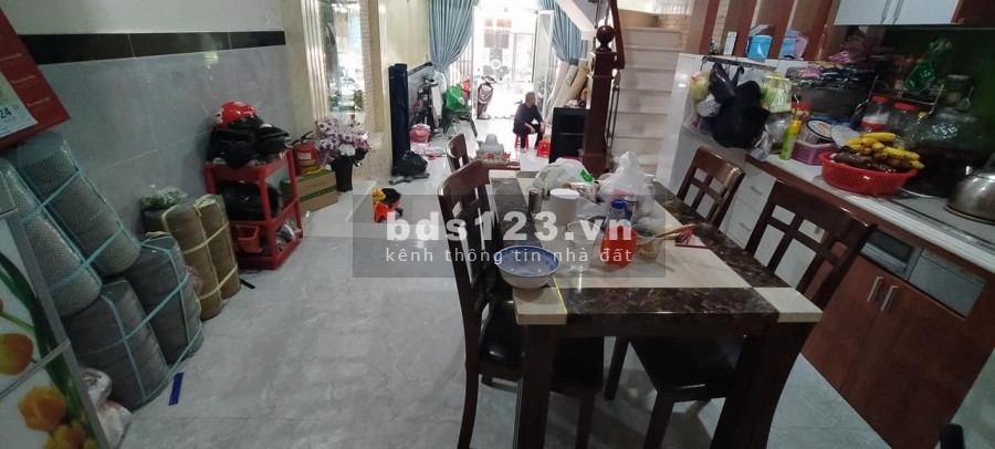 Bán nhà nguyên căn 4 tầng đường Đô Đố Long gần Độc Lập, giá chỉ 7.6 tỷ nội thất đẹp