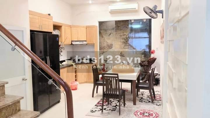Nhà đẹp chính chủ Cầu Giấy, cực hiếm, mặt ngõ ô tô, diện tích sử dụng 52m2, nhỉnh 9 tỷ.