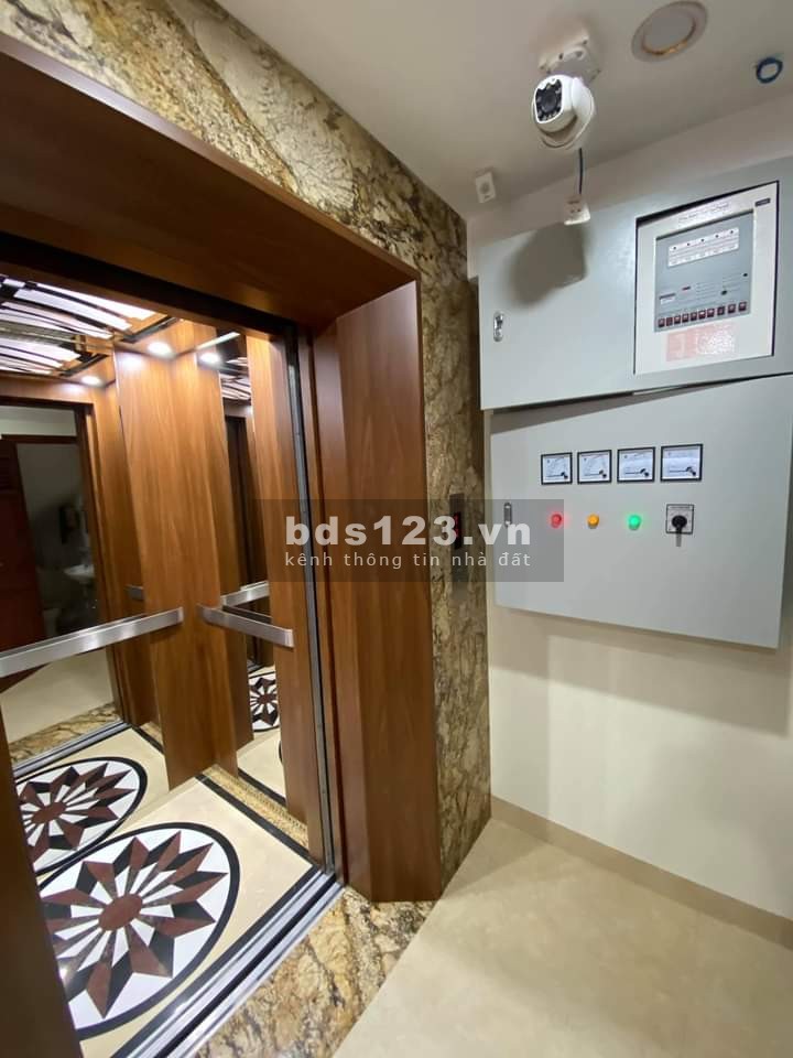 Nguyên Hồng bán toà nhà 9 tầng thượng hạng thang máy Quận Đống Đa lh 0986209188