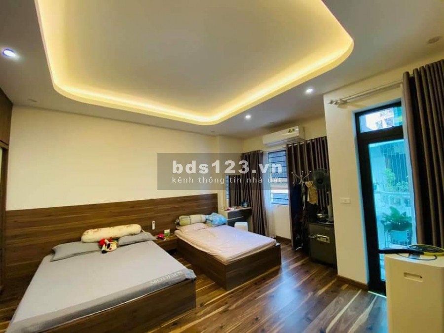 Ngõ to như phố 3 ô tô tránh nhau khu Vip Cầu Giấy, đường đôi Trung Kính, thiết kế hiện đại