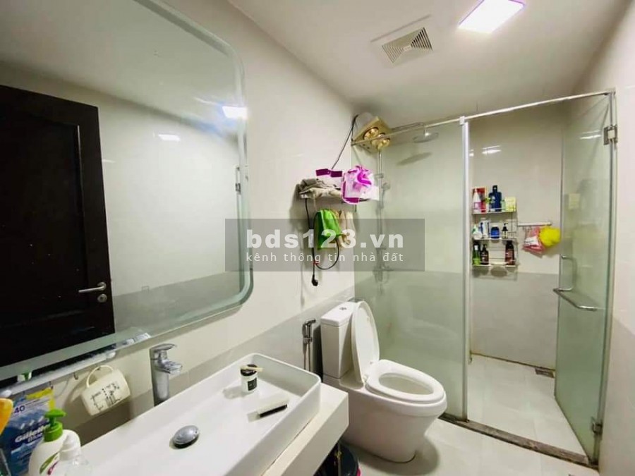 Ngõ to như phố 3 ô tô tránh nhau khu Vip Cầu Giấy, đường đôi Trung Kính, thiết kế hiện đại
