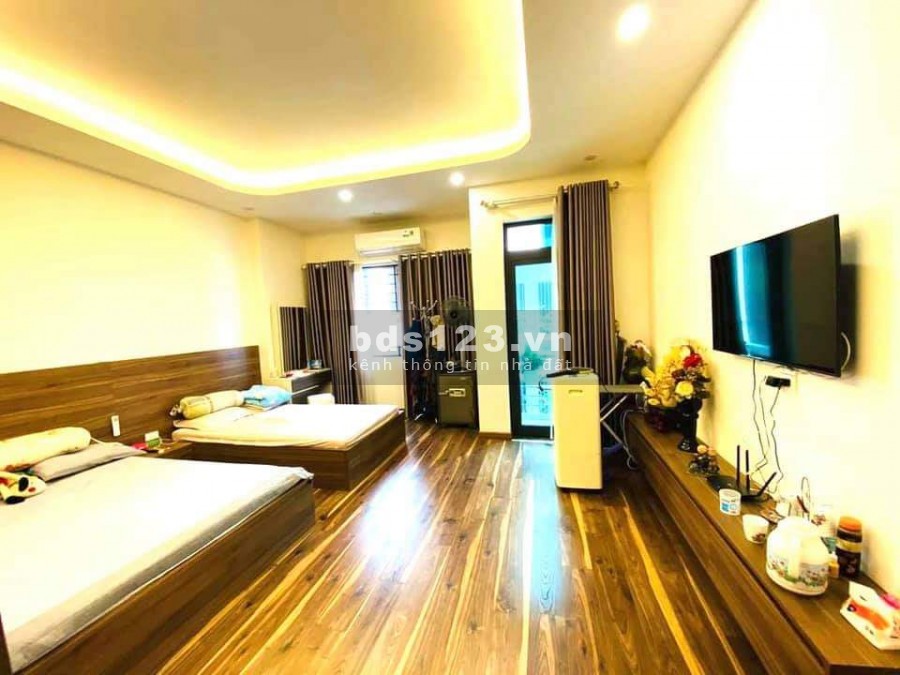 Ngõ to như phố 3 ô tô tránh nhau khu Vip Cầu Giấy, đường đôi Trung Kính, thiết kế hiện đại